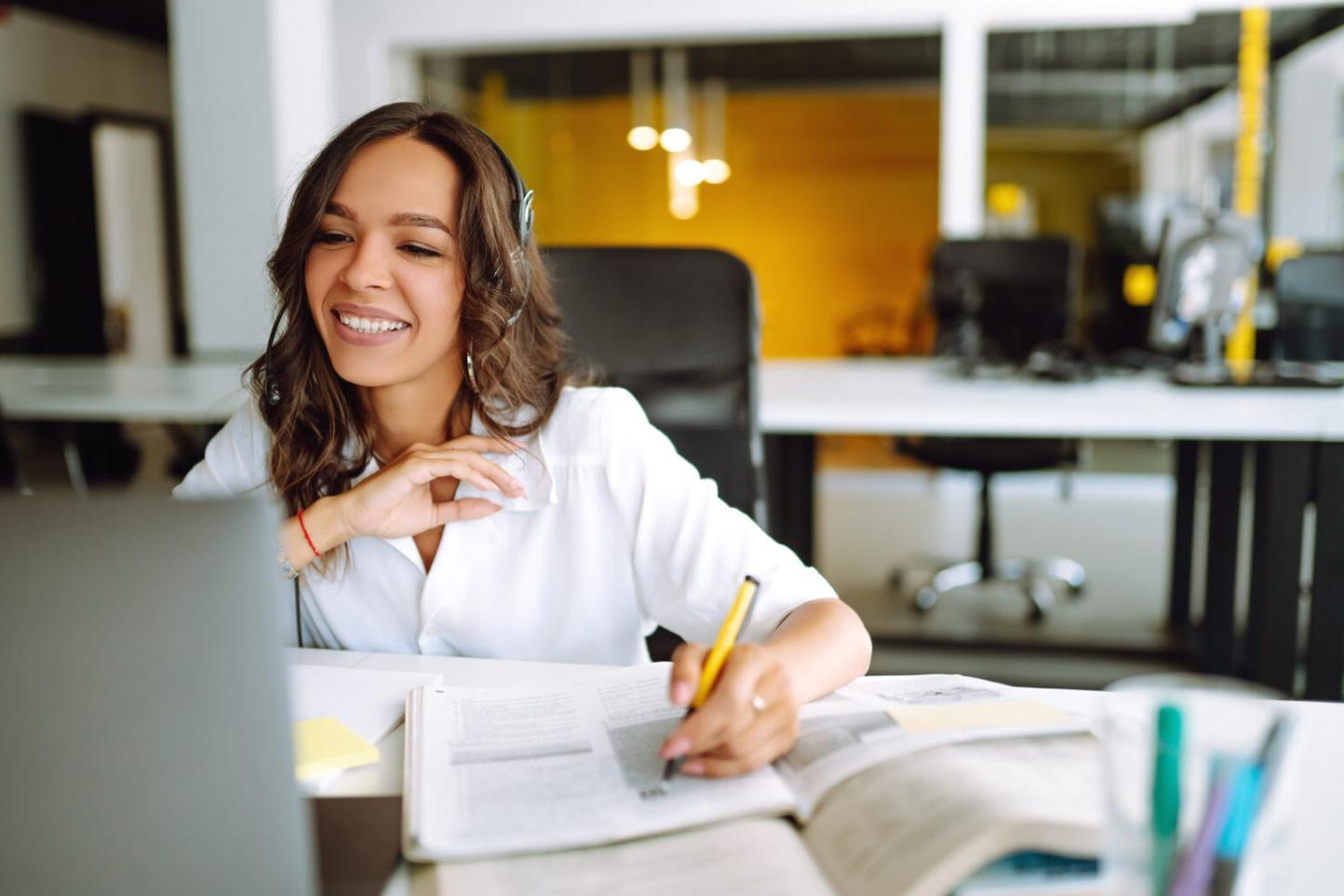 Professionelle Masterclass-Umgebung mit modernen Lernmaterialien